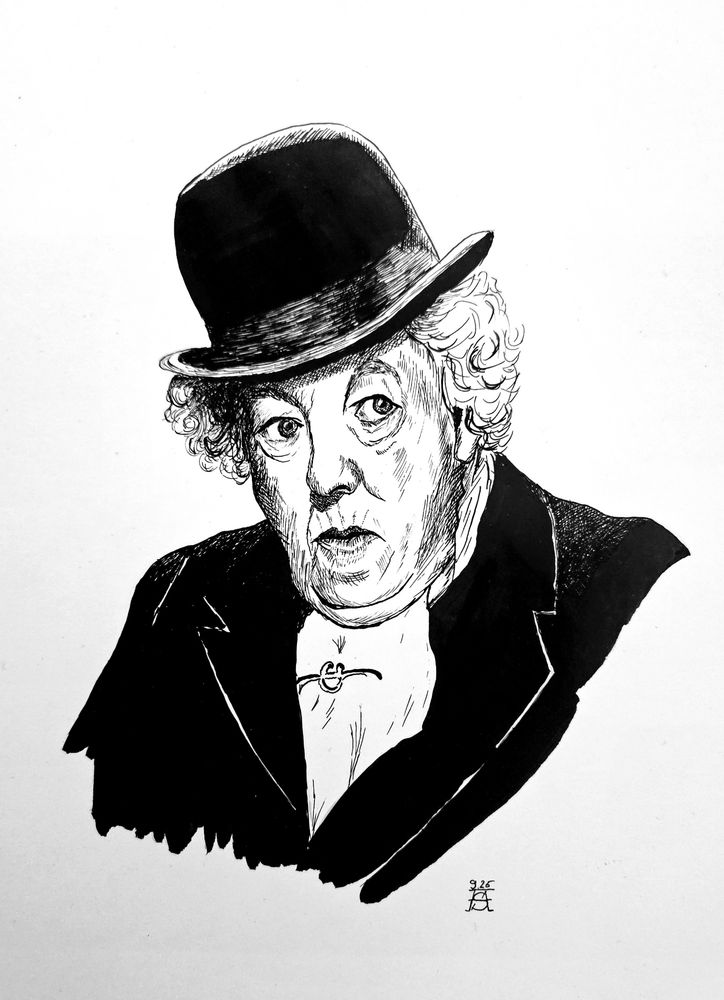 Miss Marple trägt eine schwarze Melone und einen schwarzen Blazer. 