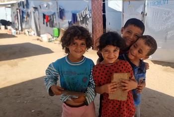 Más de 14.000 niños han muerto a manos del Ejército de Israel y se calcula que en Gaza hay entre 17.000 y 18.000 huérfanos palestinos. Unos pocos de entre ellos están recibiendo un rayo de esperanza mientras las tragedias desencadenadas por la cruenta guerra, a punto de cumplir un año, siguen triturando la Franja.
