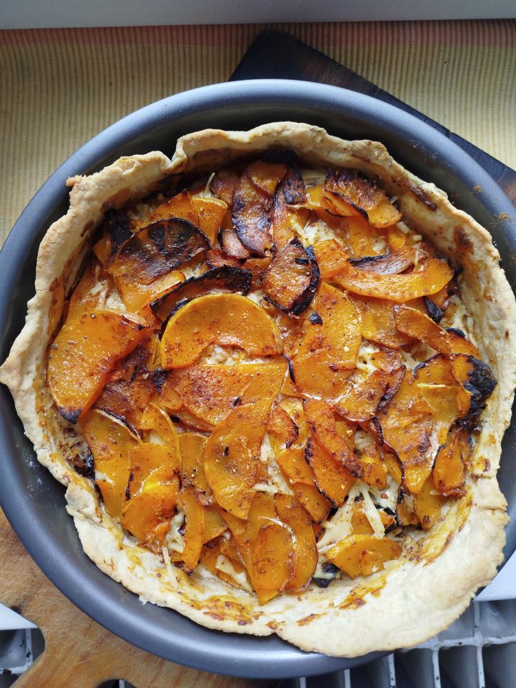 une tarte au butternut vue du dessus
