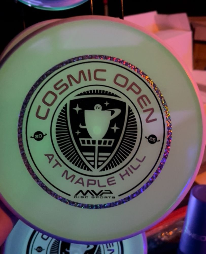 Cosmic Open stamped glow Envy

#discgolf
#glowdiscgolf
#cosmicopen
#glowlabs
#firefly
