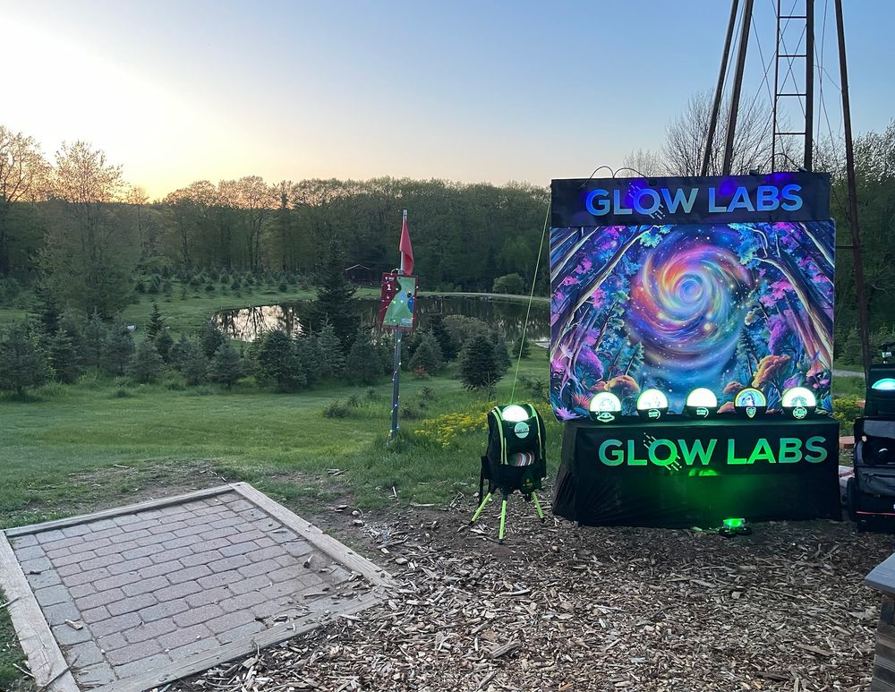 Glow Labs vending booth set up on #1 tee at Maple Hill just before the start of the glow round