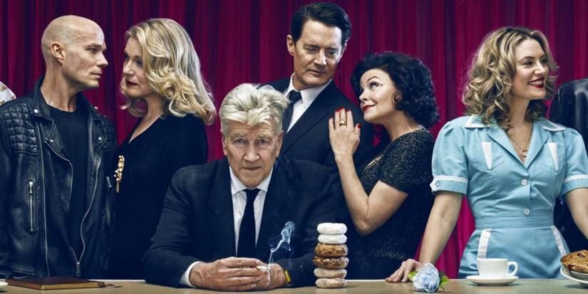 Reunion photo of the original cast of Twin Peaks with David Lynch.