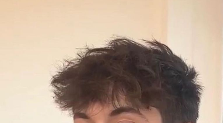 2025 haare die seiten und hinten kurz vorne lang sieht bisschen aus wie ne schiebermütze