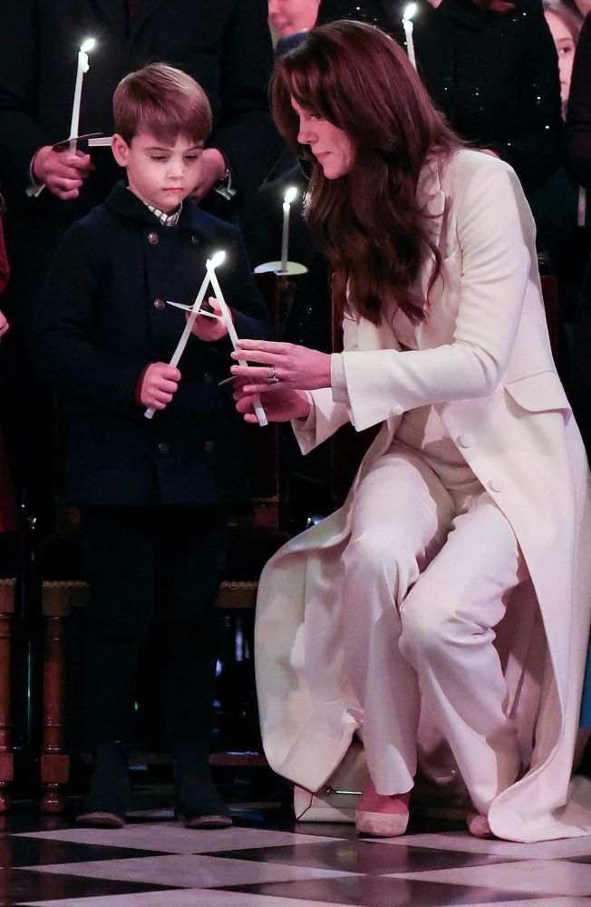 Prince Louis of Wales and his Mommy, Princess Kate. More details on Regalfille.