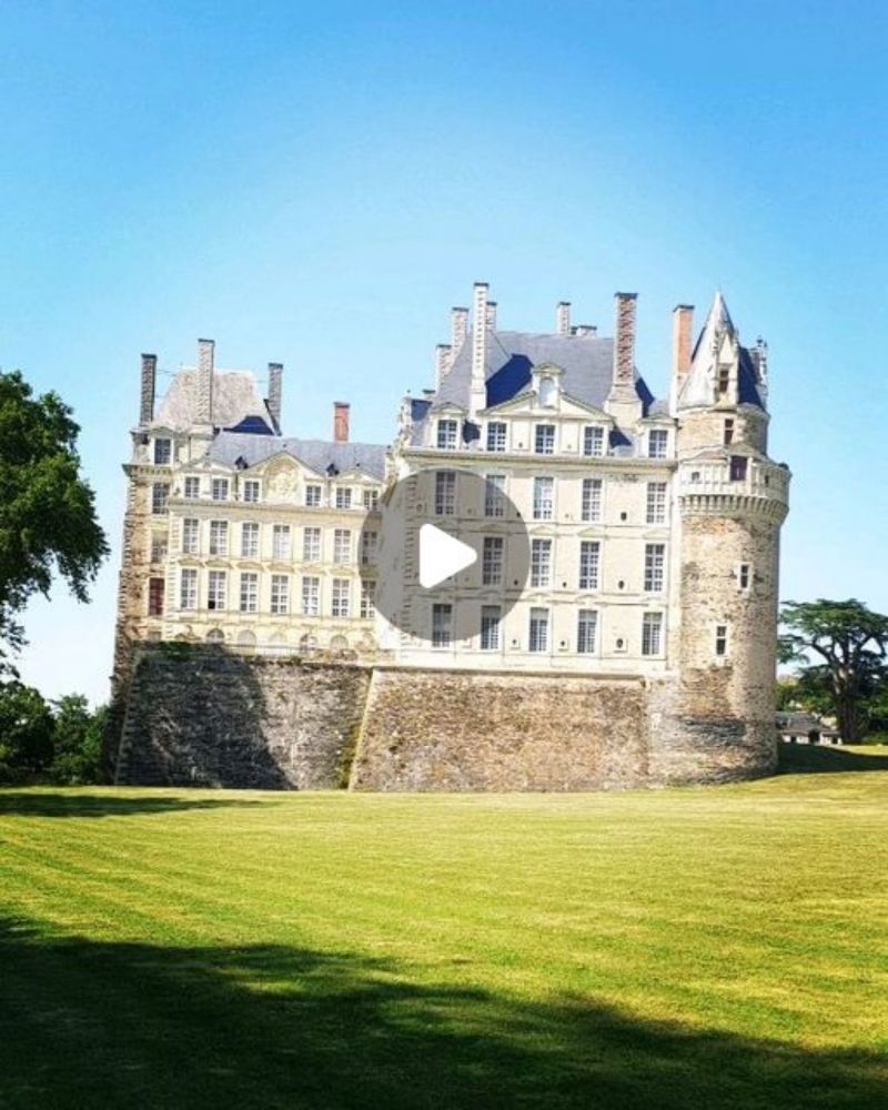 Any Tech on Instagram: "Ce soir, je vous emmène visiter le château 🏰 de Brissac... #voyage #anjou #valdeloire #patrimoine"