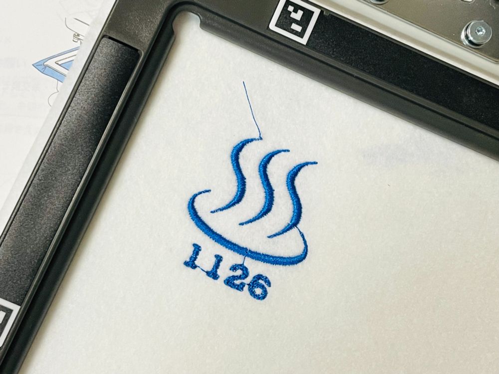 SKiTCH PP1 お試し刺繍完成
温泉マーク＋1126（いいふろ）の文字
Inkscape＋Ink/Stitch（プラグイン）をブラザー刺繍データの.pes形式で書き出し→Artspira読み込み→SKiTCH転送