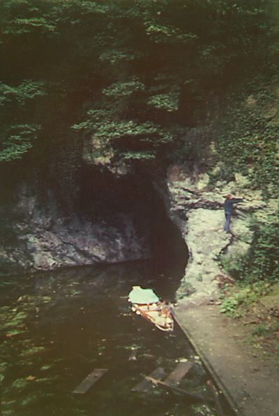 Thames skiff Tyho: tied up beneath the fossil coral reef at Castle Mill basin.