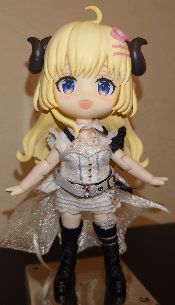 太ももベルトとストッキング細かすぎて死んだ