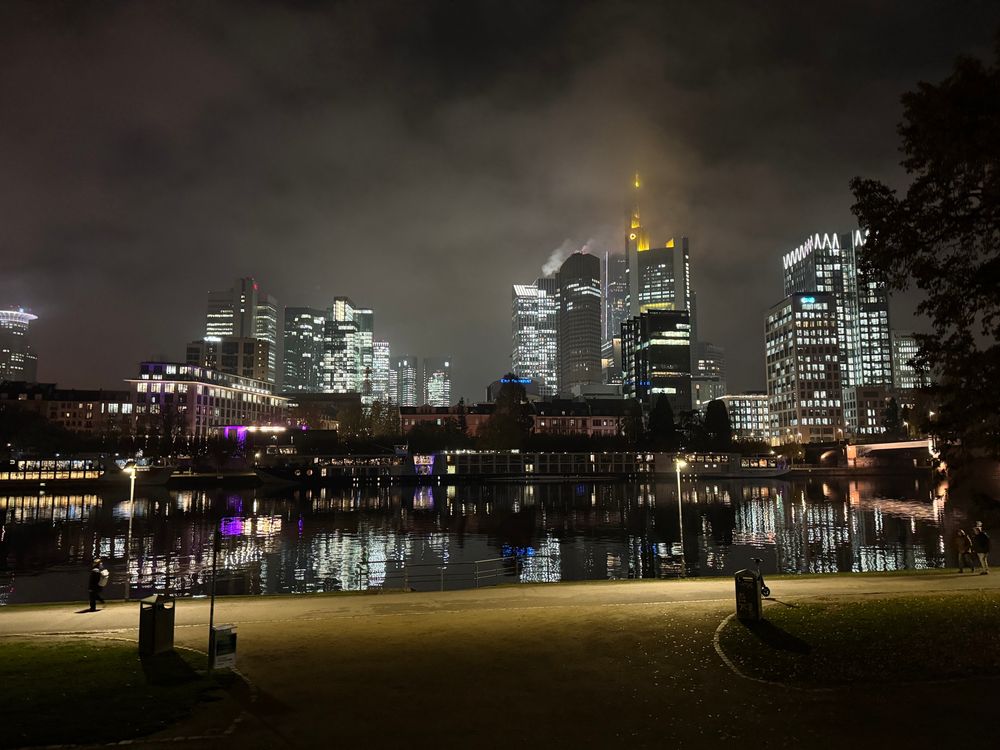Ffm Skyline im Halbnebel