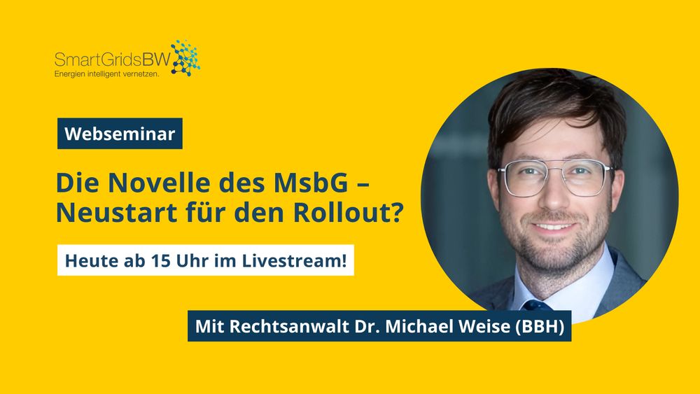 ein Mann mit einer Brille und einer Krawatte