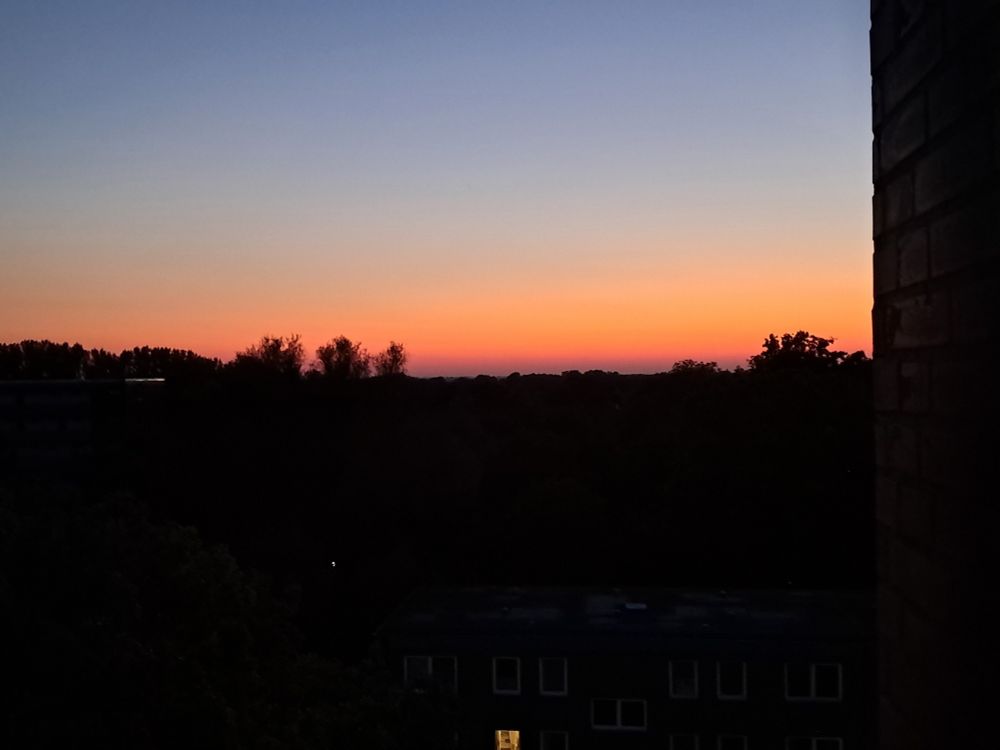 Sunset with the colors red, purple, orange, pink and blue