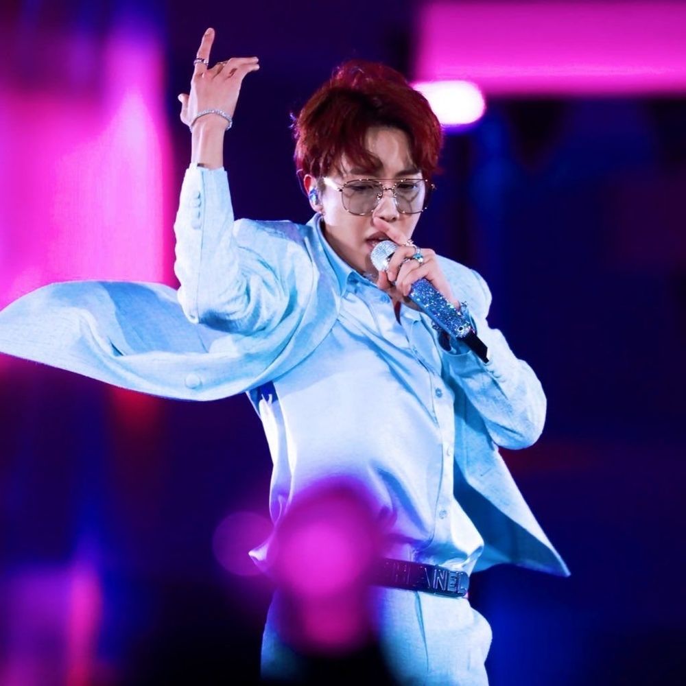 Hobi dressed in light blue suit making a cool dancing movr