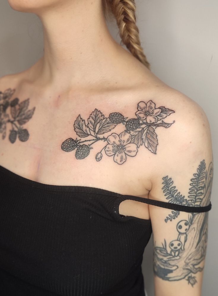 A photo of Bella's chest showing the fresh blackberry branches tattoo, zoomed on the right side. The design contains fruits, flowers, leaves and bud. There is also another healed tattoo I made of a branch with forest spirits from Princess Mononoke.