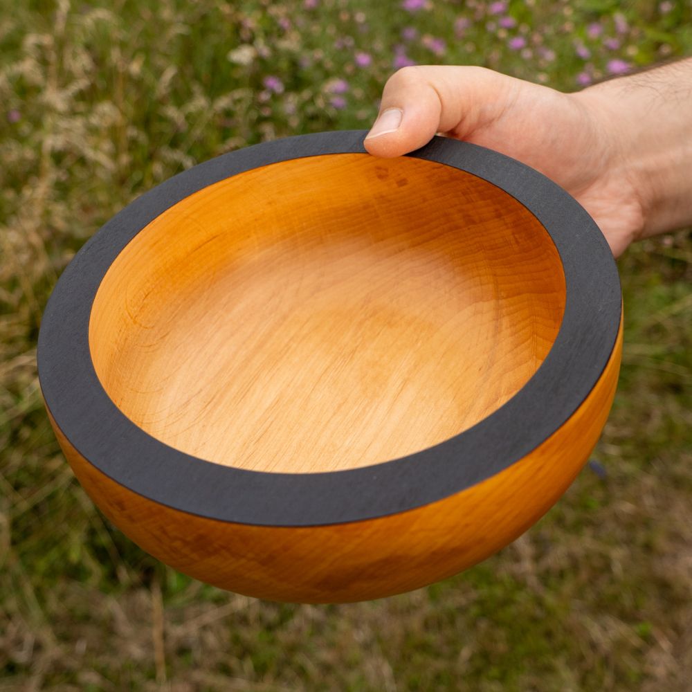 Bowl made from alder wood. A dark rim was made using a blowtorch, followed by some brushing.