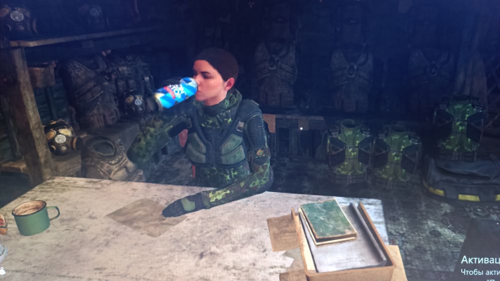 скриншот из сталкера где женщина в бронежилете пьёт энергетик сидя за прилавком, позади неё куча брони на продажу