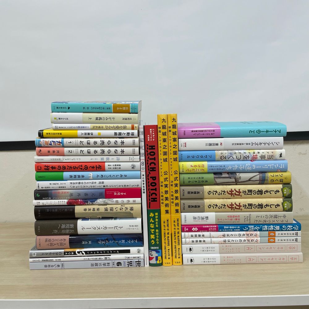 〈新入荷〉『アナーキーのこと』『シン・アナキズム』『当事場をつくる』『ランドリーの迷子たち』『ぼくのシェフ』『もしも君の町がガザだったら』『フランスで考えた中上健次のこと』『学校の「男性性」を問う』『つながりのことば学』『文学カウンセリング入門』『九龍城寨之圍城 公式実景美術集 映画「トワイライト・ウォリアーズ 決戦! 九龍城砦」』『ハッチポッチ　藤枝リュウジの世界』
〈再入荷〉『麦本三歩の好きなもの　第二集　文庫』『かがみの孤城　上巻　文庫』『傷を愛せるか　文庫』『移動と階級』『本なら売るほど　1巻〜2巻』『詩と散策』『生きのびるための事務』『さみしくてごめん』『私たちに名刺がないだけで仕事してこなかったわけじゃない』『版元番外地　〈共和国〉樹立篇』『茶色の朝』『帰れない探偵』『トピーカ・スクール』『アラブ、祈りとしての文学』『ボールアンドチェイン　3巻』『「戸籍」　人権の視点から考える』『世界　2025年6月号』『建築知識 2025年8月号』