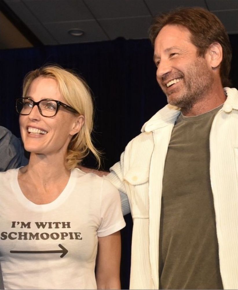 August has begun.
Happy Gillovny Month!

7th August (1960)
is David Duchovny 
Birthday 

9th August (1968)
is Gillian Anderson 
Birthday 