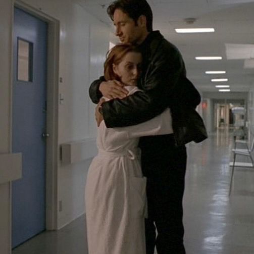 Gillian Anderson & David Duchovny in The X-Files