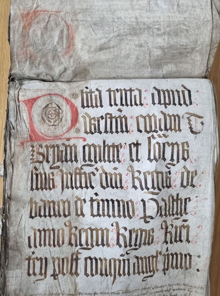 15th century plea roll, title rotulet