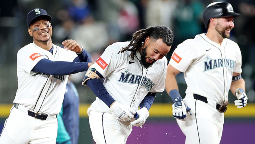 Seattle Mariners walk-off Yankees 2-1 in 11 innings
