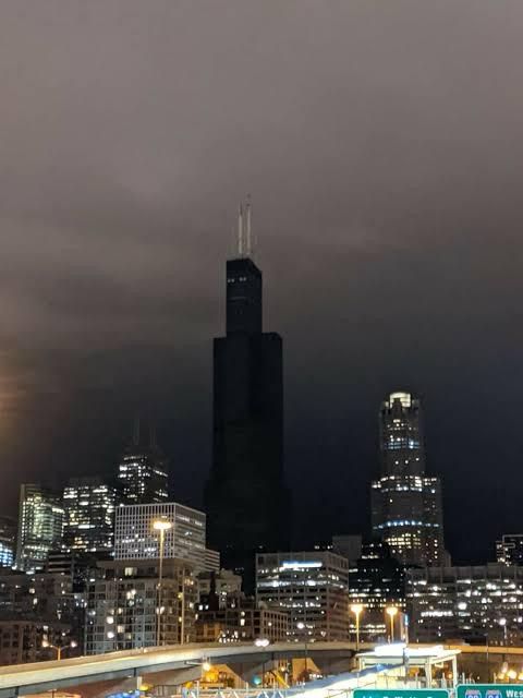 Chicago’s Sears Tower (you read that right) experiencing a blackout at night