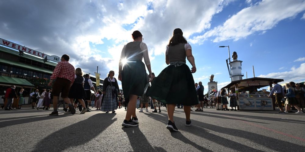 Besucherin berichtet von Oktoberfest-Schattenseite - dann zählt sie Schutz-Maßnahmen auf