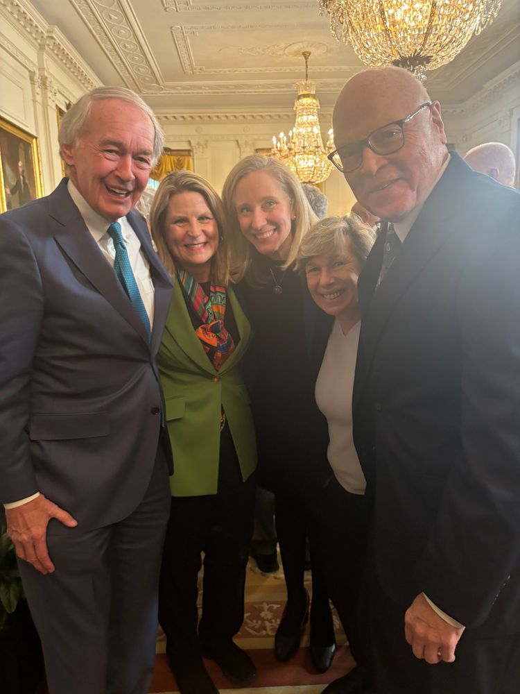Senator Markey poses with AFL-CIO President Liz Shuler, Rep. Spanberger, Randi Weingarten, and AFSCME President Lee Saunders.