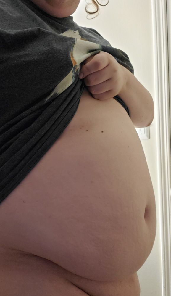 Side view of a Tummy and some fupa