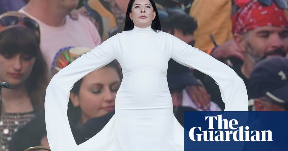 ‘Give unconditional love to each other’: artist #MarinaAbramović silences Glastonbury for seven minutes