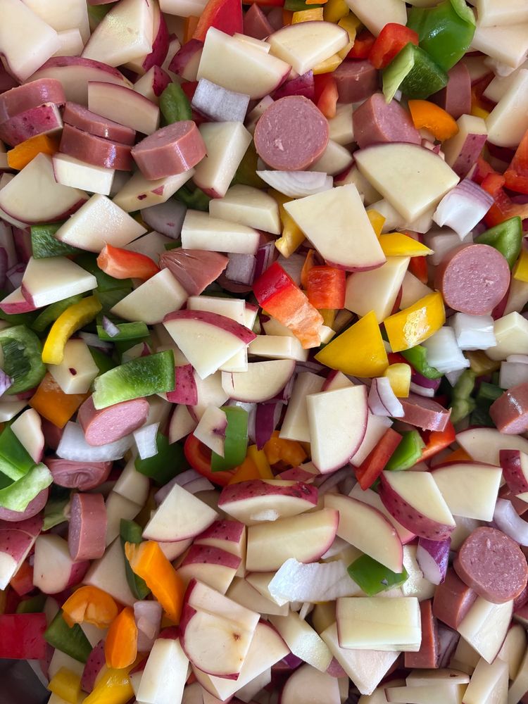 Sausage, red / yellow onion, 2x green bell pepper, 1x red, yellow and orange bell pepper.