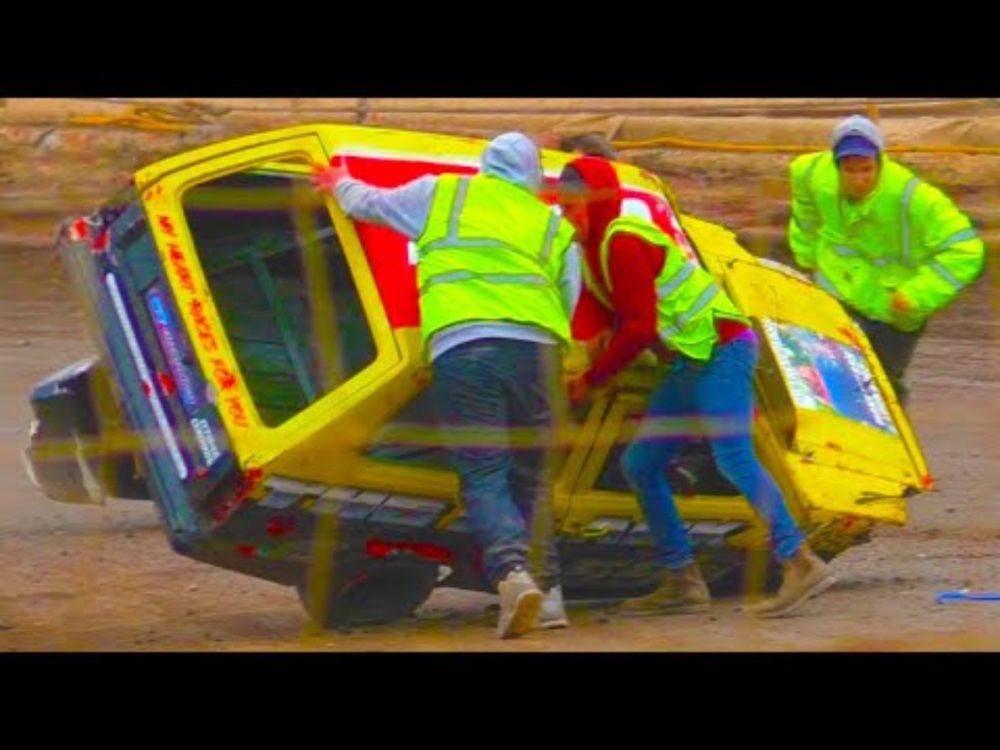 3 WHEELER CAR CRASHES! Reliant Robin Banger Racing Compilation