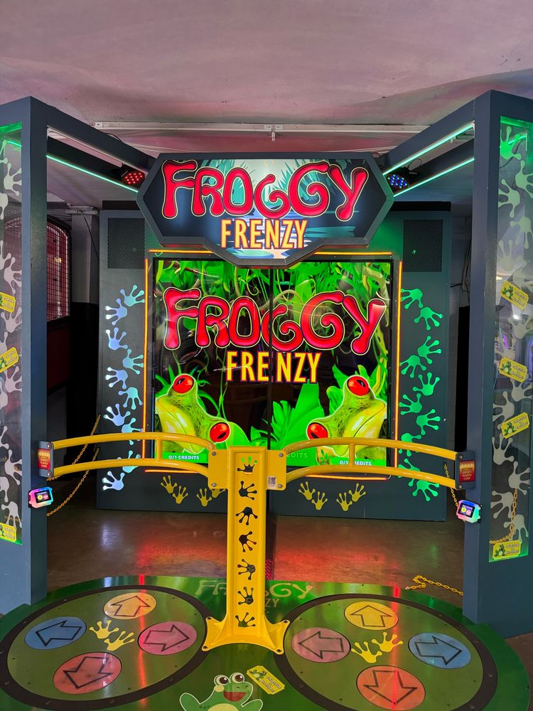 FROGGY FRENZY
FROGGY FRENZY