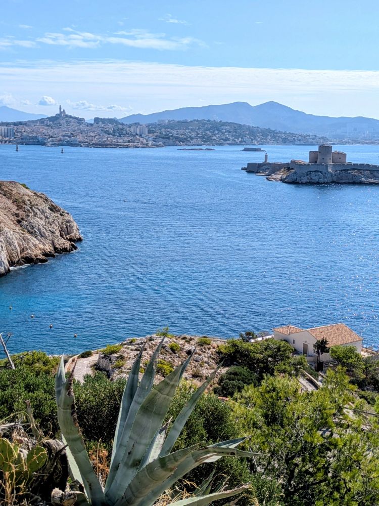 Blick von dem Îles de Frioul auf Marseille