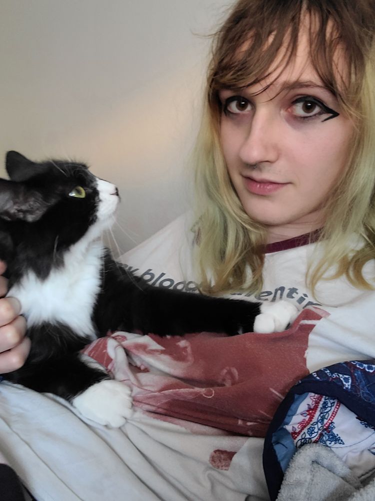 he love me :3