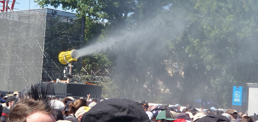 De l'eau en poudre pour les participants