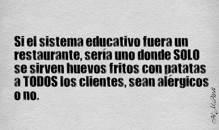 Fondo gris, letras negras en el centro que dicen: "Si el sistema educativo fuera un restaurante, sería uno donde SOLO se sirven huevos fritos con patatas a TODOS los clientes, sean alérgicos o no."