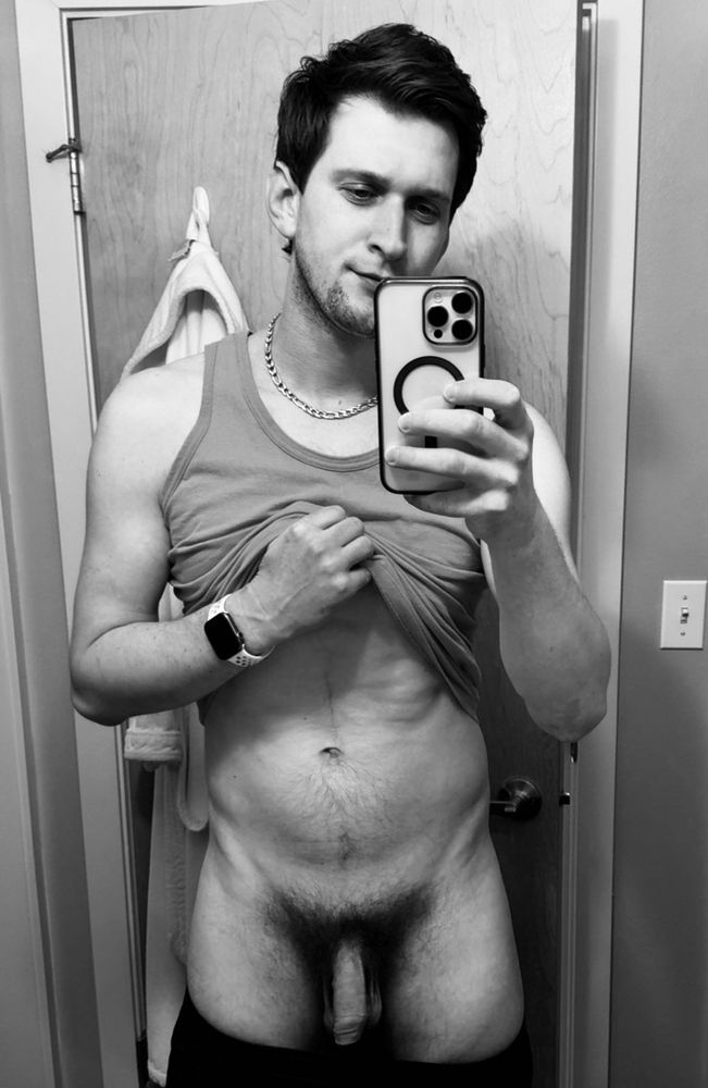 Mirror nude but make it monochrome