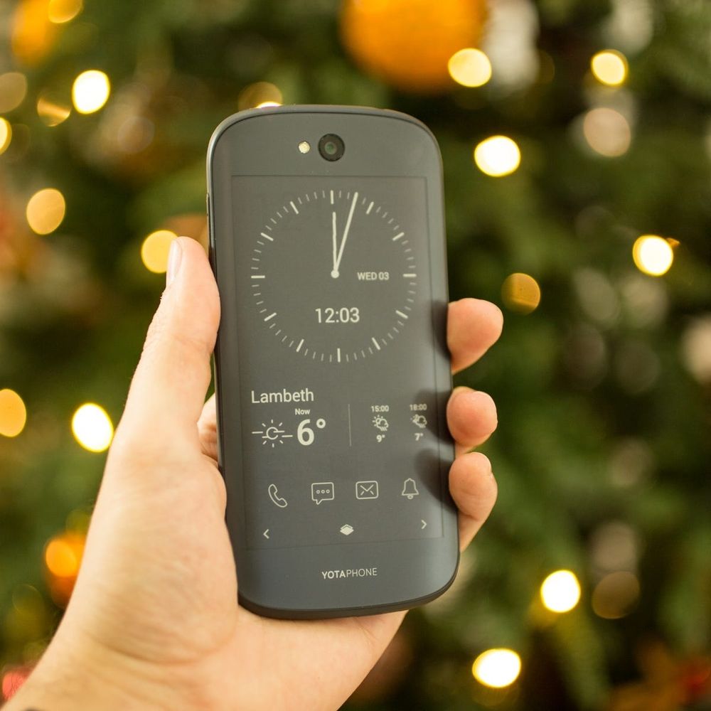 A real photo of the e-ink side of the YotaPhone 2, displaying its surprisingly-impressive reproduction of darker colours