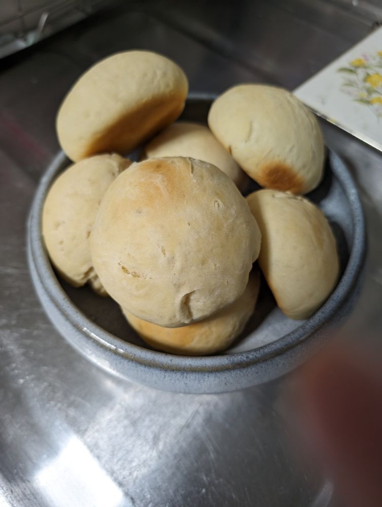 白っぽくて丸いパン