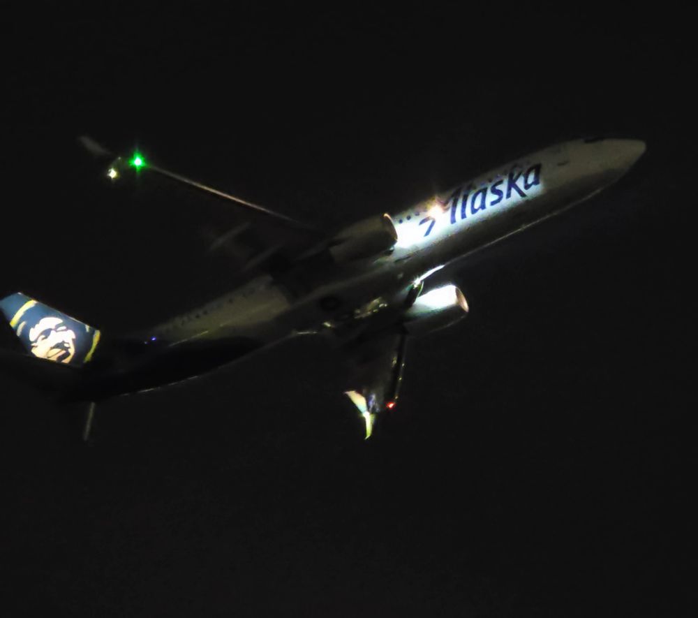picture of an Alaska Airlines 737-900 from below at night, it's very low since it just took off