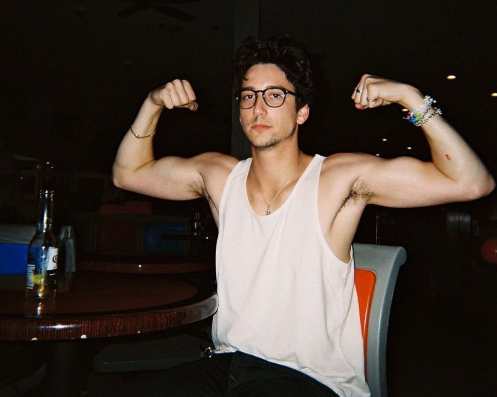 Milo Manheim flexing
