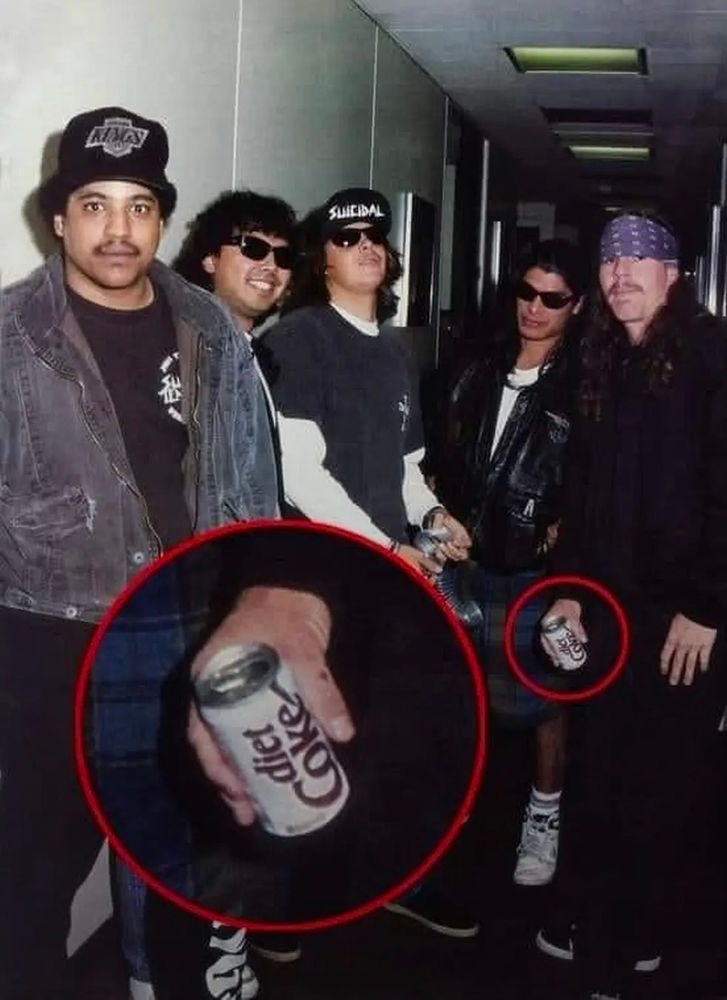 Mike Muir fro Suicidal Tendencies making do with a Diet Coke