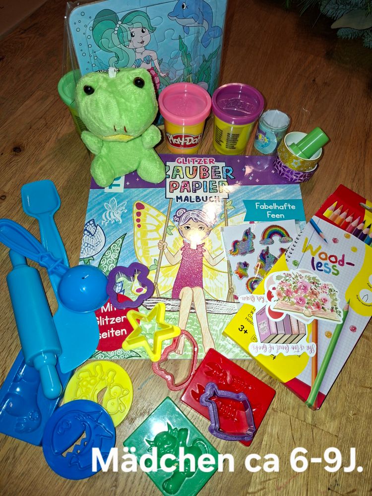 Malbuch, Puzzle, Knete und Zubehör, Buntstifte, Stofftier,...