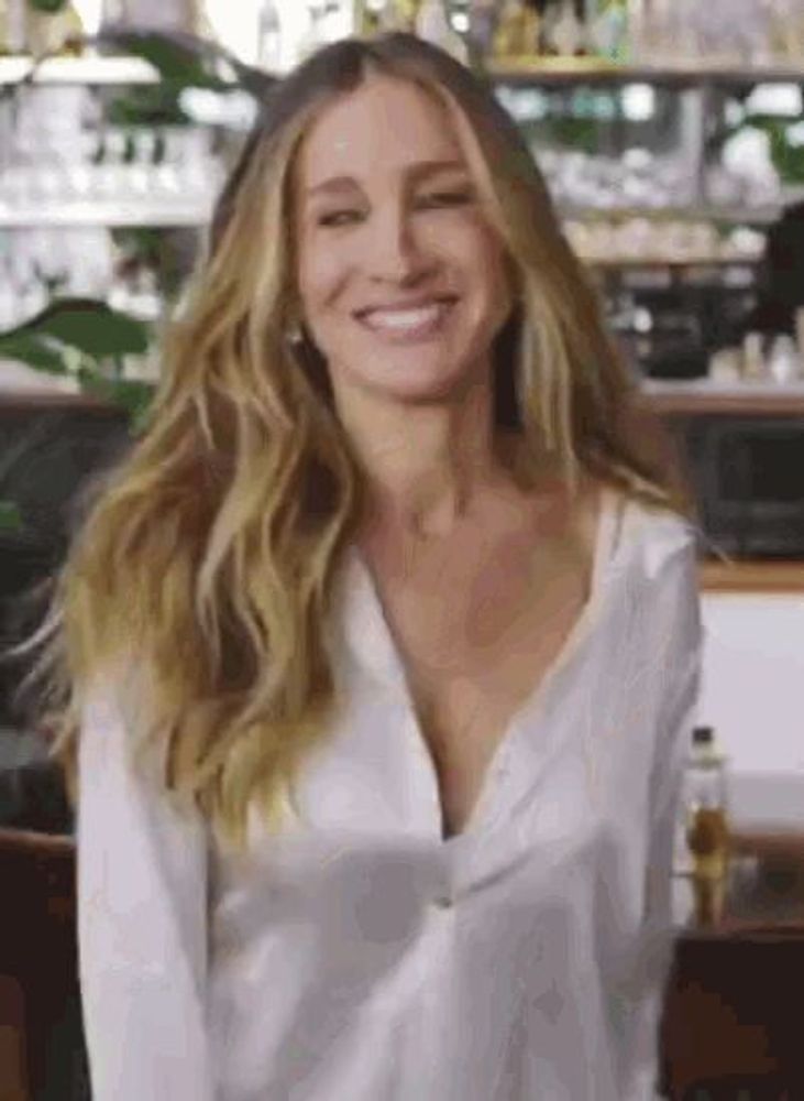 Italian Carrie Bradshaw GIF