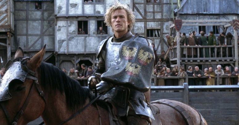 Willian sentado em um cavalo ao abordar a princesa no clássico do cinema Coração de Cavaleiro