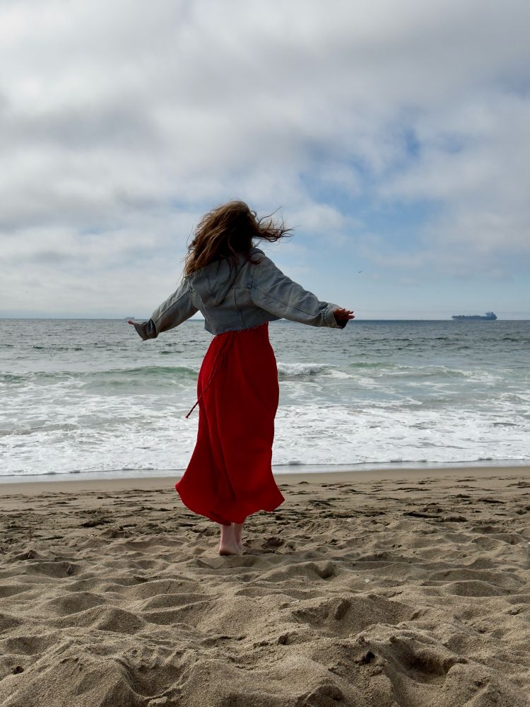 The ocean unfolds the wings of freedom. Here, every breath feels lighter, and every wave whispers that life knows no boundaries. 🌊✨