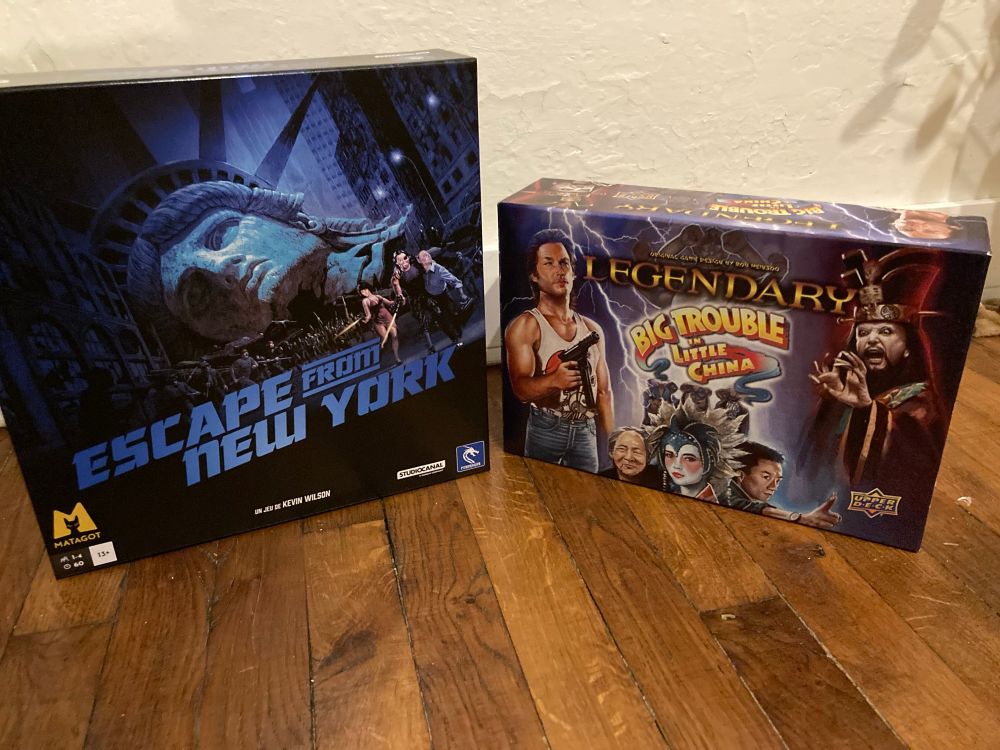 Photo de deux boites de jeux de société adaptés de films de John Carpenter : Escape from New York et Big Trouble in Little China.