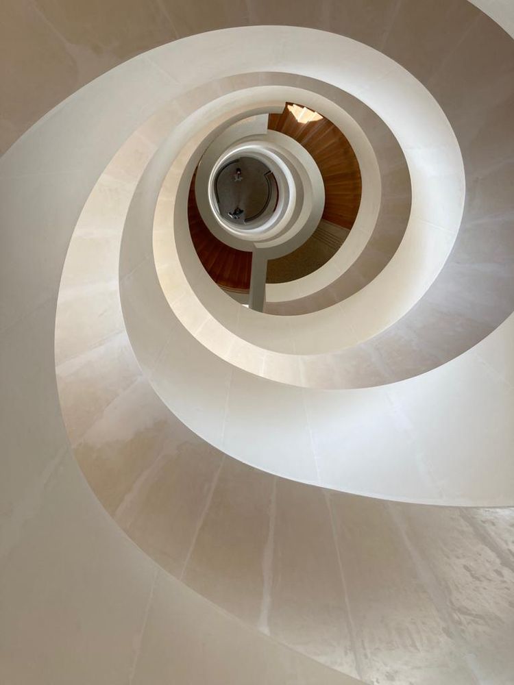 Escalier en spirale vu de dessous