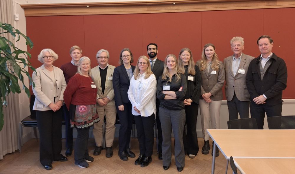 Group picture with Mia Hallén and Mohammed Smesem from the Swedish MFA flanked by representatives from Swedish sections of the Bar Association, the Red Cross, the International Commission of Jurists, the UN-Association, ACT-Church of Sweden, Civil Rights Defenders, the Human Rights Fund, the Swedish Peace- and Arbitration Society and Human Rights Watch.