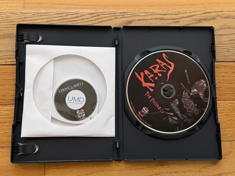 Inside the case, showing a UMD of Ghost in the Shell haphazardly stuffed in a paper CD sleeve and just jammed in the case
